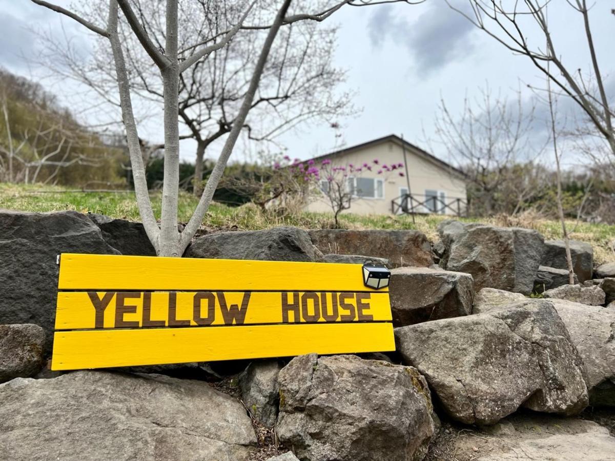 Yellow House By Lake Toya Toyako 外观 照片